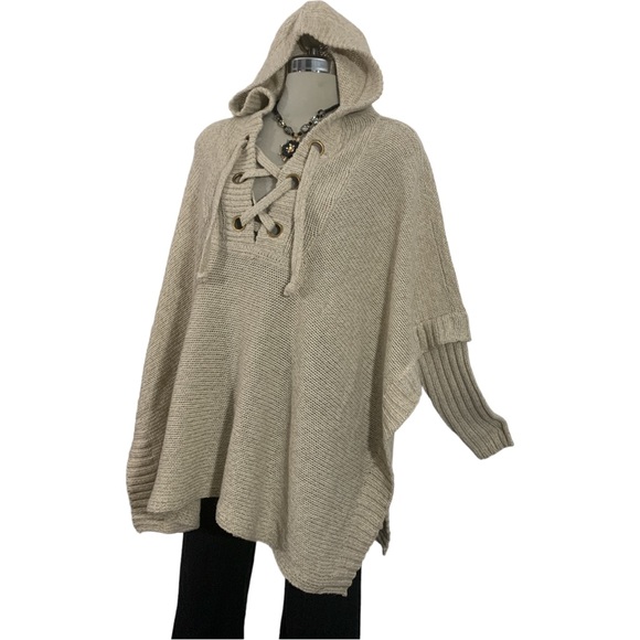 Ardene Beige Batwing Sleeve  Size L - Picture 1 of 12